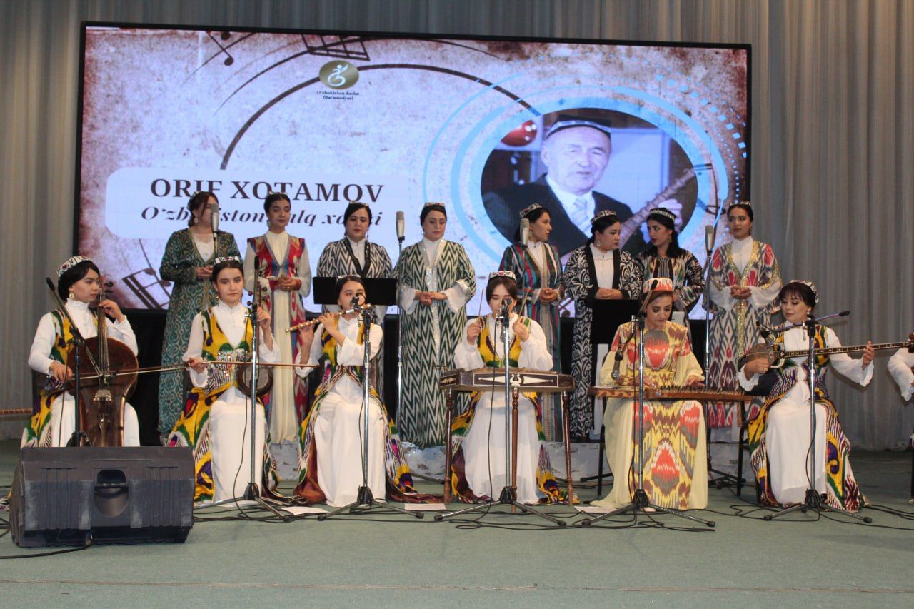 Qulupnay va krem bilan Blowjob